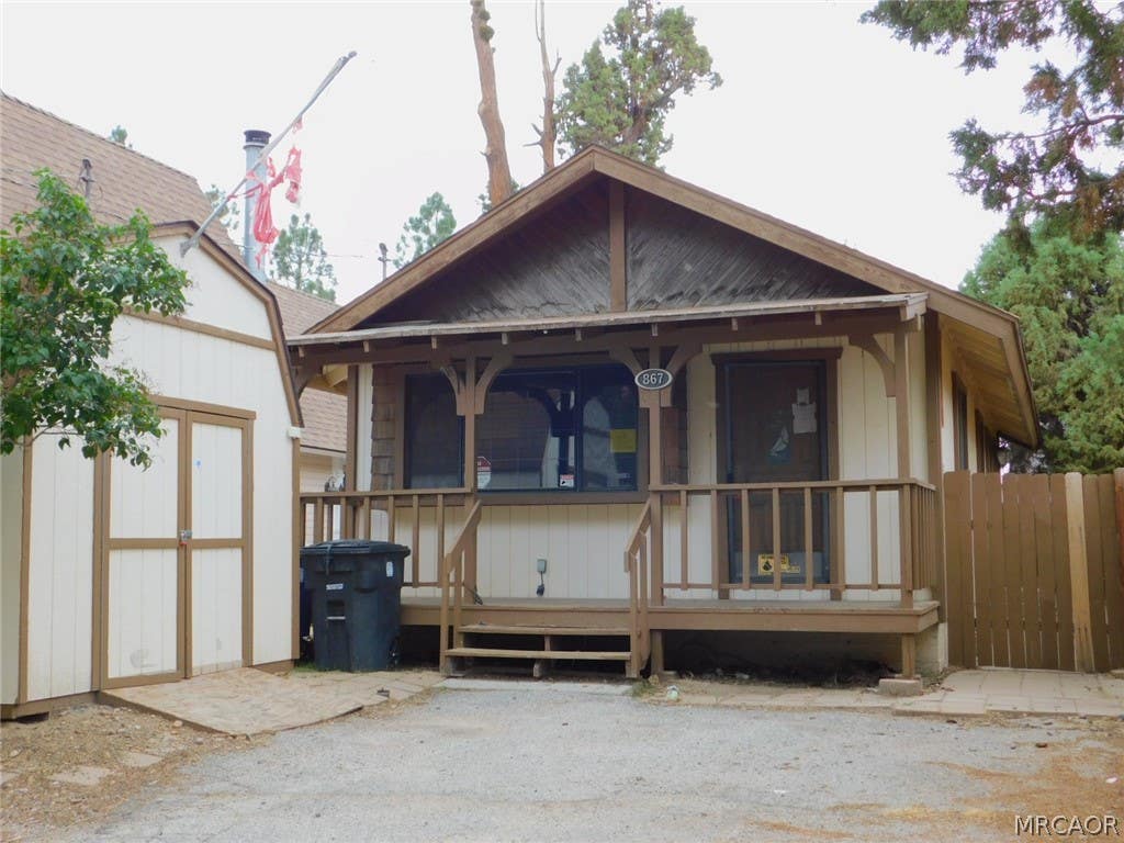 Photo of 867 Ash Lane, Yucca Valley, CA 92314 (MLS # 32602020)
