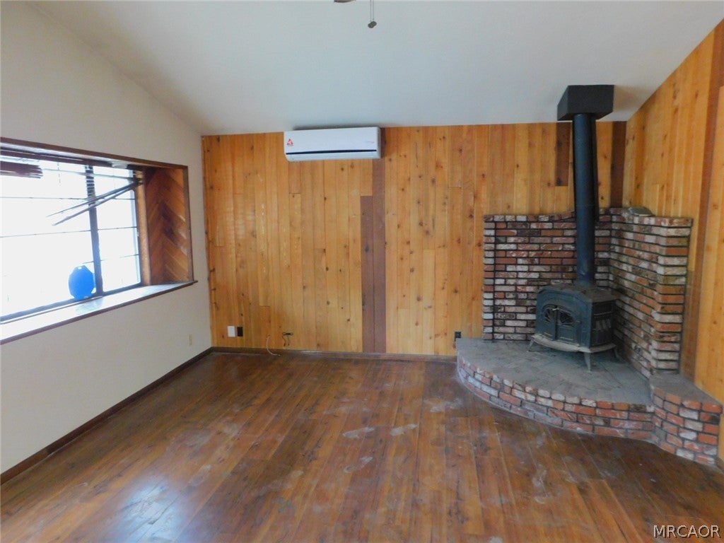 Photo of 867 Ash Lane, Yucca Valley, CA 92314 (MLS # 32602020)