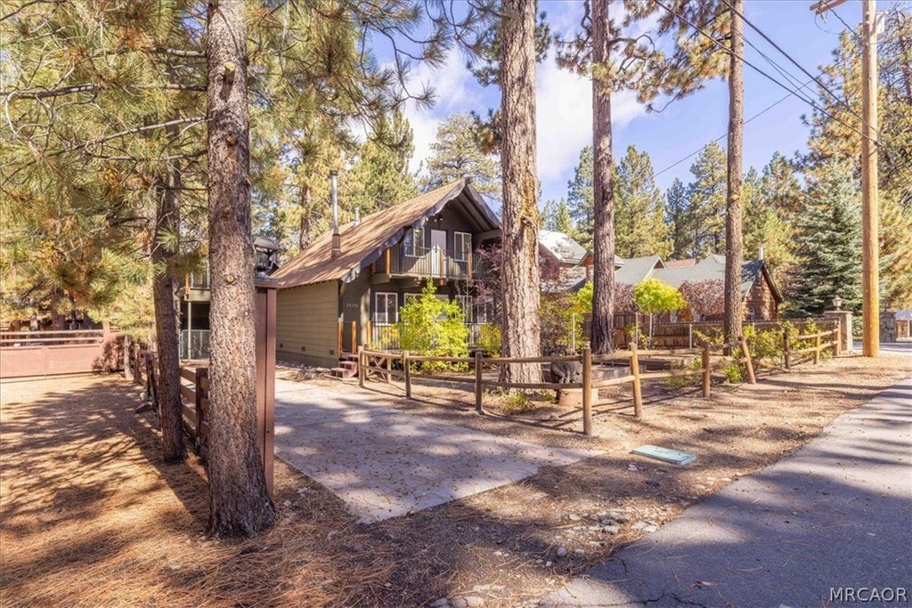 Photo of 39196 Starview Lane, Big Bear Lake, CA 92315 (MLS # 32602321)