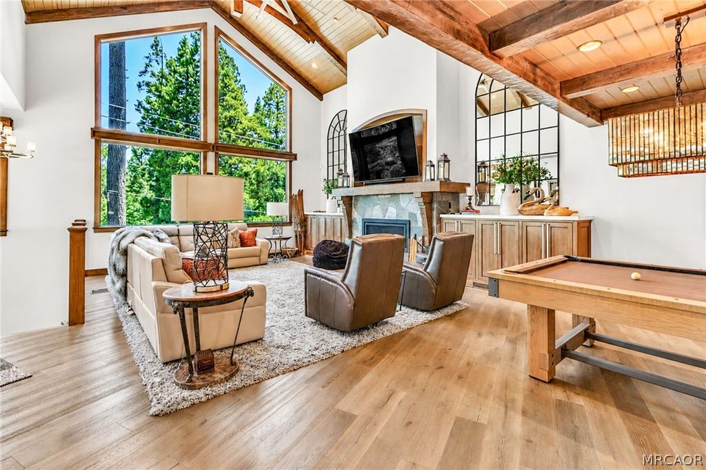 Photo of 264 Ca-173 Highway S, Lake Arrowhead, CA 92352 (MLS # 32601232)