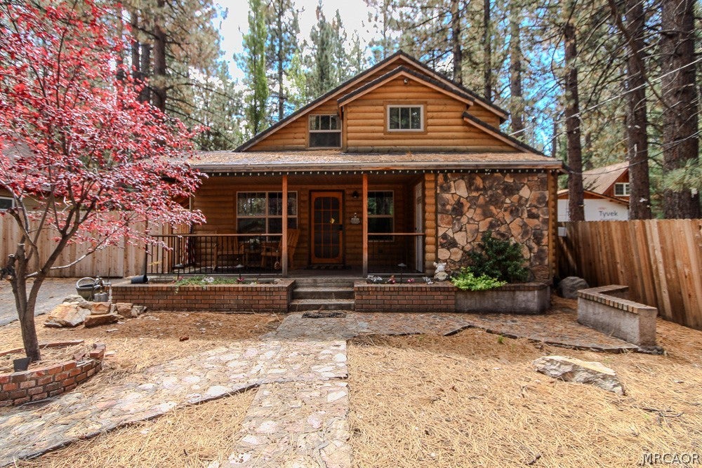 Photo of 42655 Peregrine Avenue, Big Bear Lake, CA 92315 (MLS # 32602271)