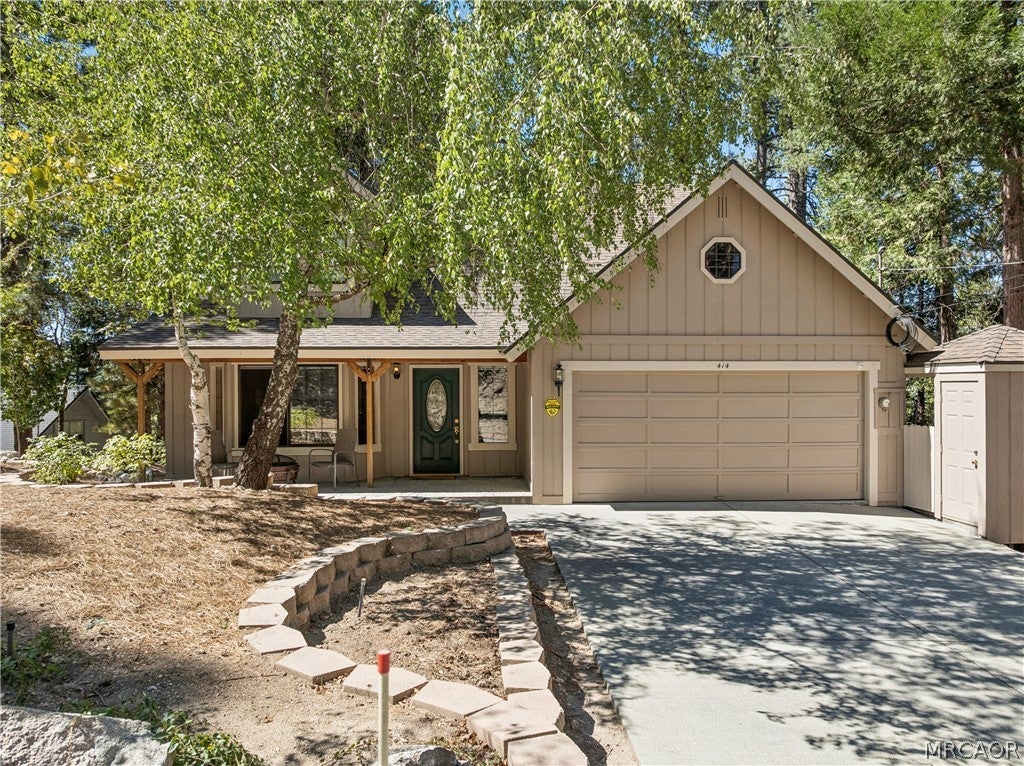Photo of 414 Pioneer Road, Lake Arrowhead, CA 92352 (MLS # 32602209)