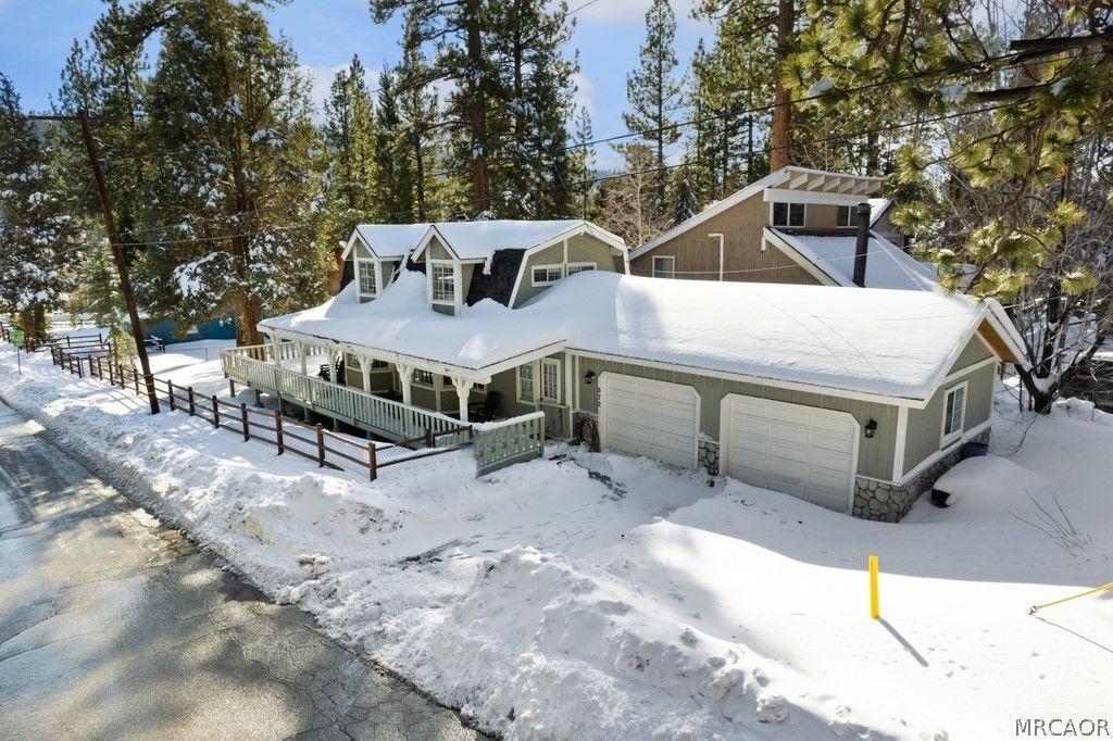 Photo of 572 Douglas Street, Big Bear Lake, CA 92315 (MLS # 32600350)
