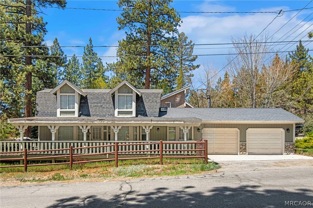 Photo of 572 Douglas Street, Big Bear Lake, CA 92315 (MLS # 32600350)