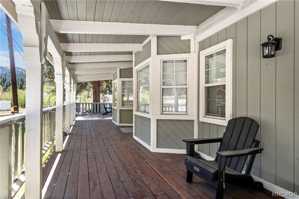 Photo of 572 Douglas Street, Big Bear Lake, CA 92315 (MLS # 32600350)