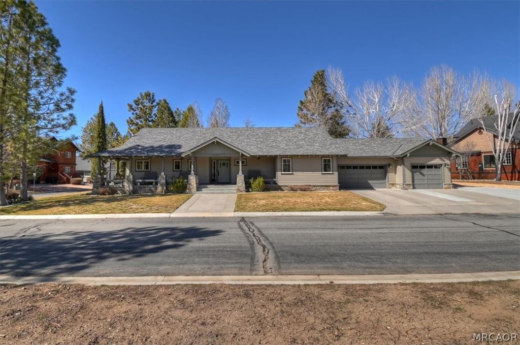 Photo of 41922 Centre Court, Big Bear Lake, CA 92315 (MLS # 32600430)