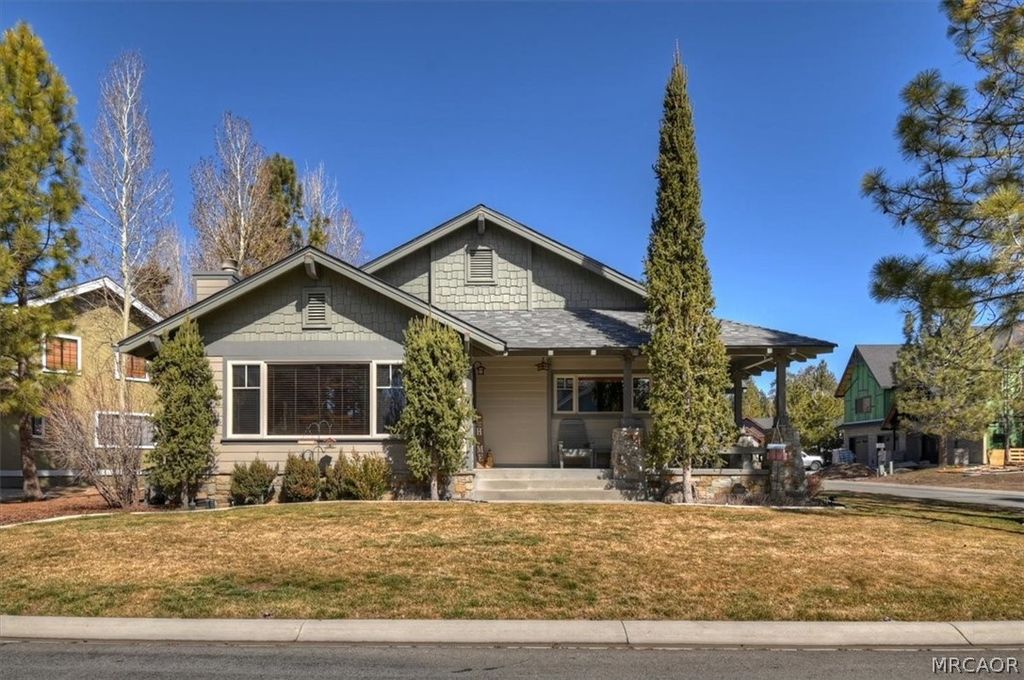 Photo of 41922 Centre Court, Big Bear Lake, CA 92315 (MLS # 32600430)