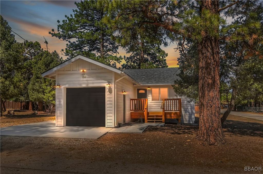 Photo of 901 Ash Lane, Big Bear City, CA 92314 (MLS # 32501894)