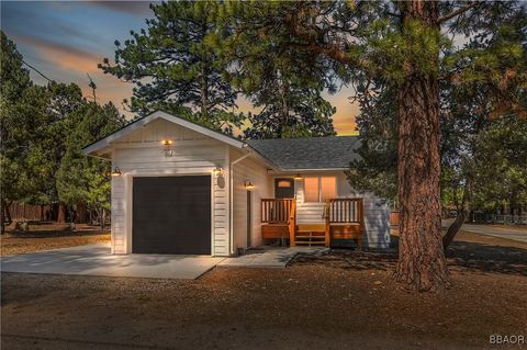 Photo of 901 Ash Lane, Big Bear City, CA 92314 (MLS # 32501894)