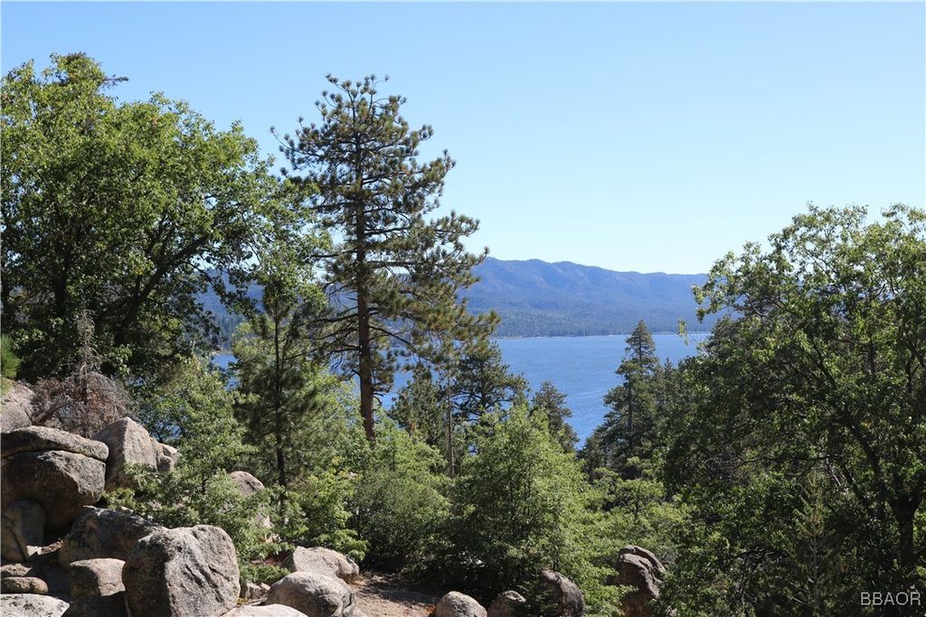 Photo of 158 Ice Box Lane, Big Bear Lake, CA 92315 (MLS # 32405545)