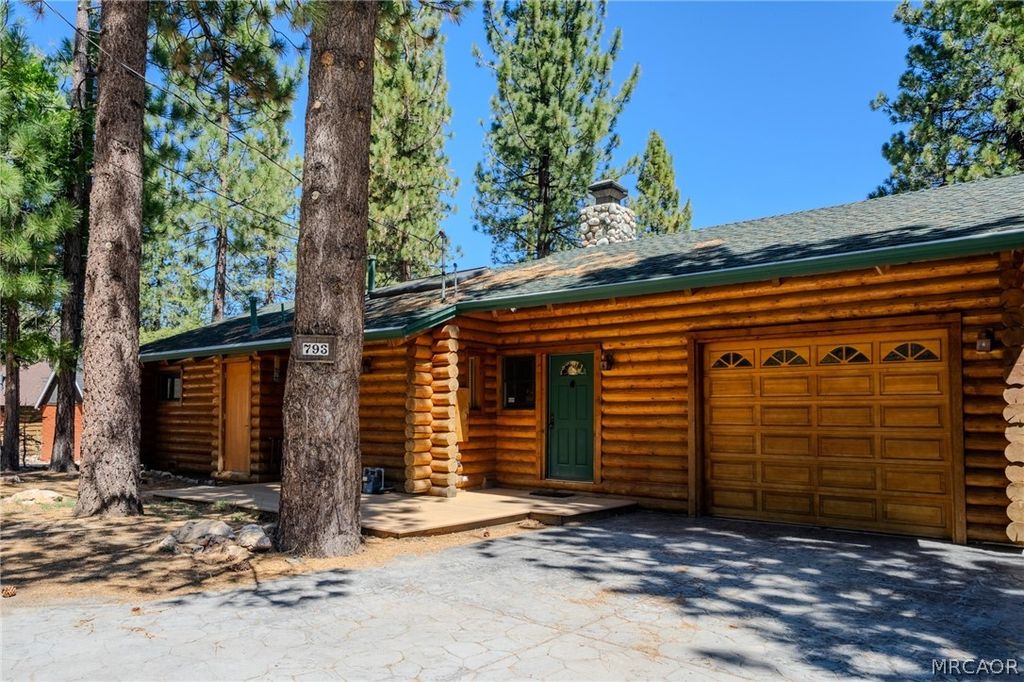 Photo of 793 Rueda Lane, Big Bear Lake, CA 92315 (MLS # 32600825)