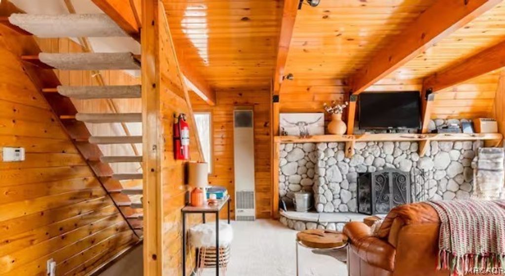 Photo of 43469 Sheephorn Road, Big Bear Lake, CA 92315 (MLS # 32600948)