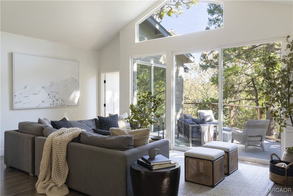 Photo of 388 Primrose Circle, Lake Arrowhead, CA 92352 (MLS # 32502833)