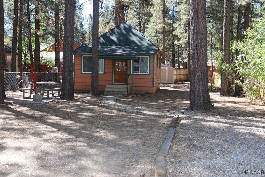 Photo of 41207 Lahontan Drive, Big Bear Lake, CA 92315 (MLS # 32502271)