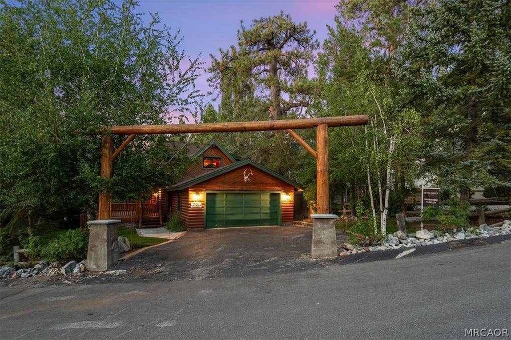 Photo of 39456 Lake Drive, Big Bear Lake, CA 92315 (MLS # 32601867)