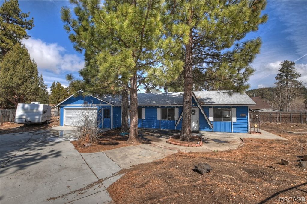 Photo of 205 Zaca Road, Big Bear City, CA 92314 (MLS # 32601122)