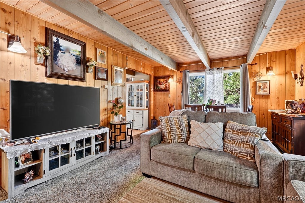 Photo of 208 Heliotrope Drive, Lake Arrowhead, CA 92352 (MLS # 32602214)