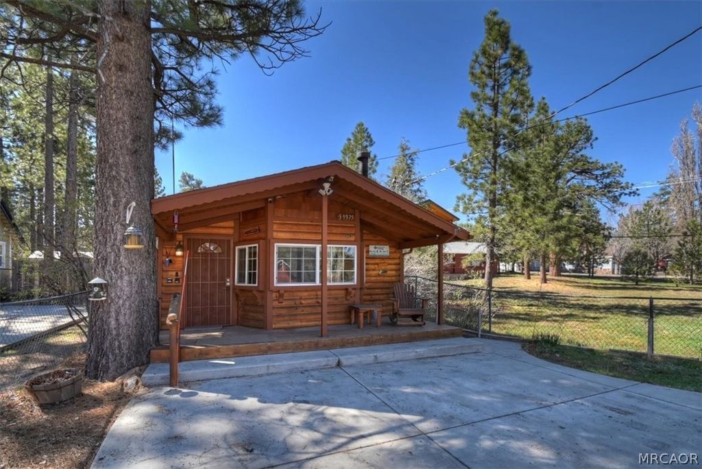 Photo of 39975 Ohio Lane, Big Bear Lake, CA 92315 (MLS # 32600337)