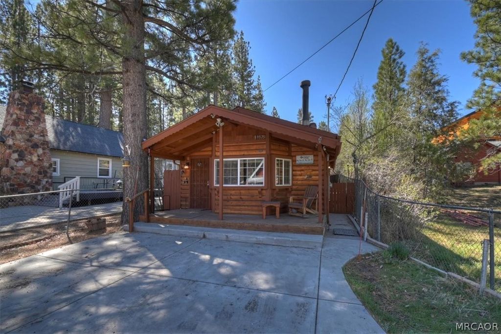 Photo of 39975 Ohio Lane, Big Bear Lake, CA 92315 (MLS # 32600337)