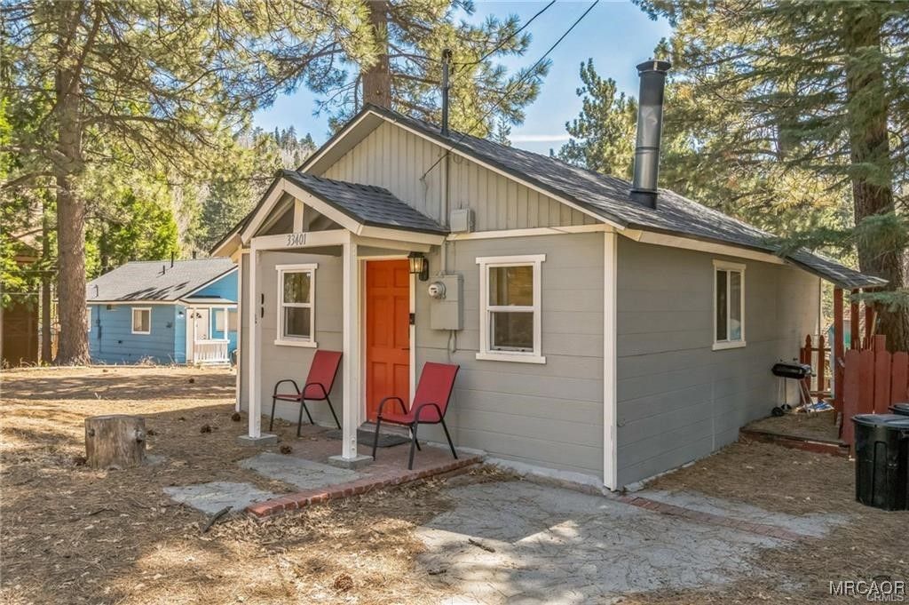 Photo of 33401 Bluebird Drive, Green Valley Lake, CA 92341 (MLS # 32502780)