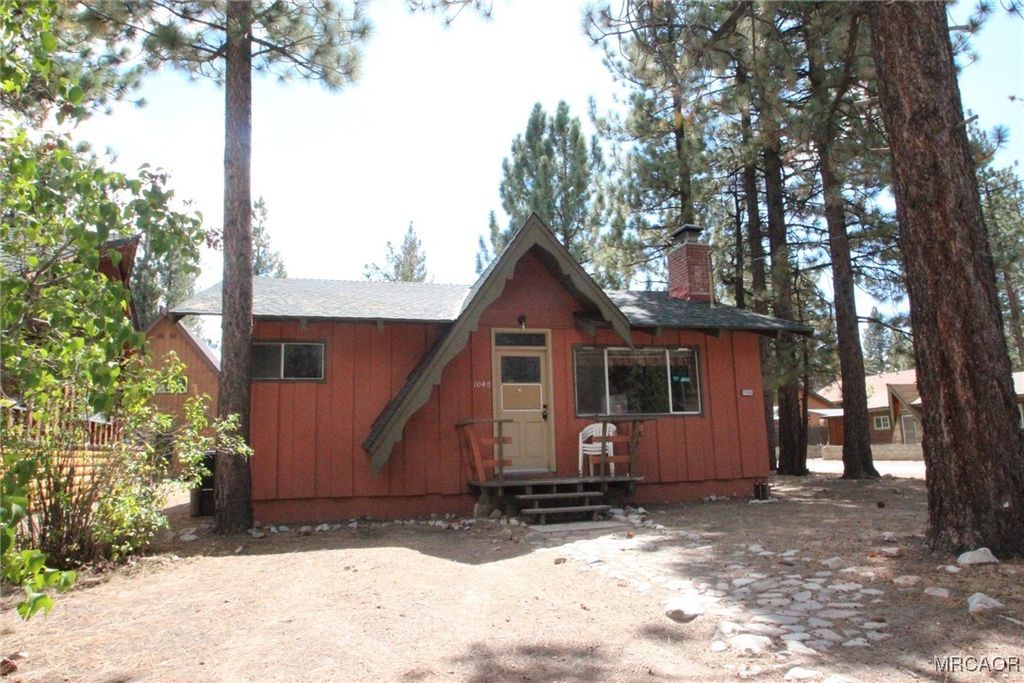 Photo of 1040 W Rainbow Boulevard, Big Bear City, CA 92314 (MLS # 32502316)