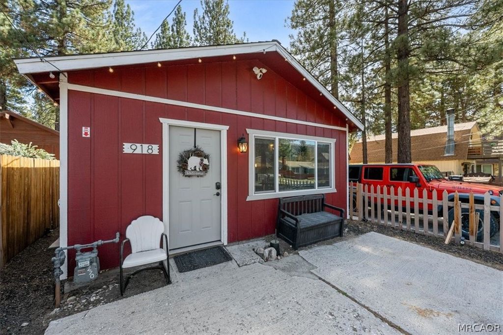 Photo of 918 W Aeroplane Boulevard, Big Bear City, CA 92314 (MLS # 32600897)