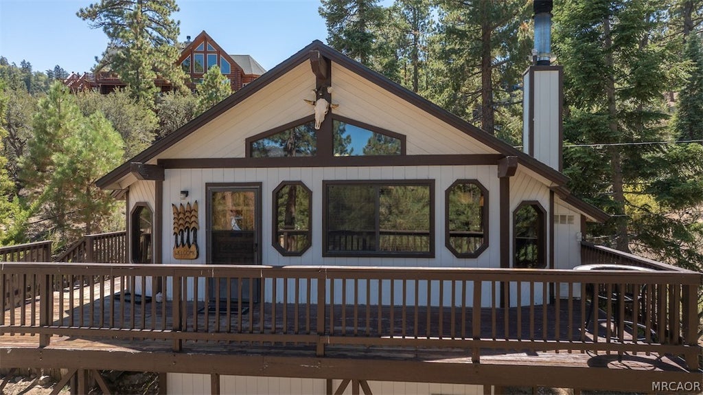 Photo of 819 Cameron Drive, Big Bear Lake, CA 92315 (MLS # 32602126)