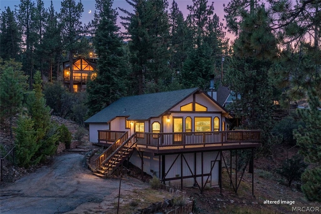 Photo of 819 Cameron Drive, Big Bear Lake, CA 92315 (MLS # 32602126)