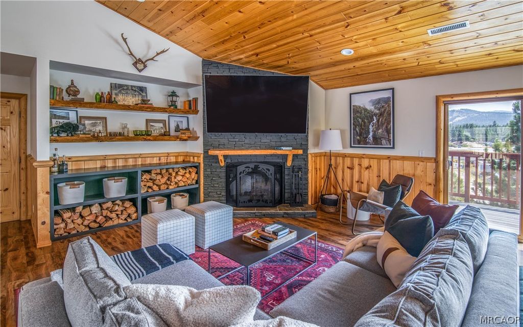 Photo of 1002 White Mountain Drive, Big Bear City, CA 92314 (MLS # 32600332)