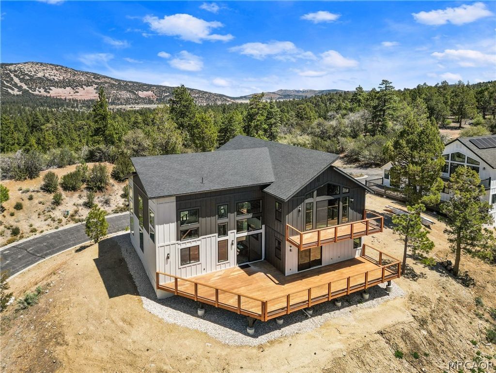 Photo of 506 Woodbridge Drive, Big Bear City, CA 92314 (MLS # 32600900)