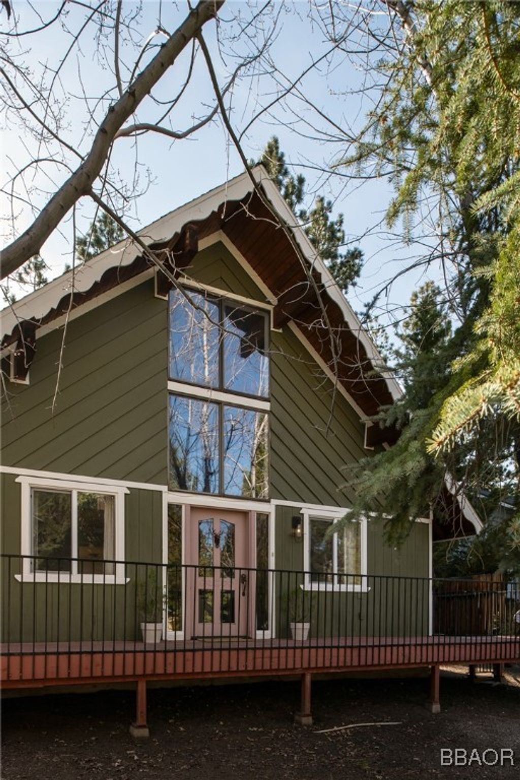 Photo of 879 Waldstrasse Way, Big Bear Lake, CA 92315 (MLS # 32501166)