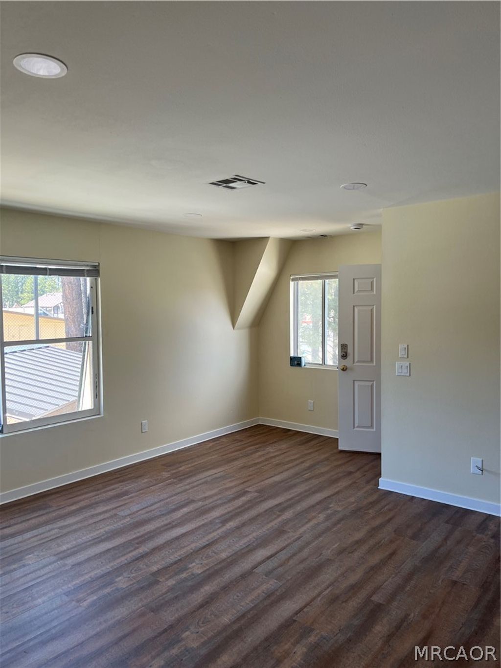 Photo of 40850 Village Drive, Big Bear Lake, CA 92315 (MLS # 32600894)