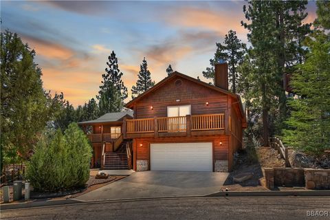 Photo of 379 Fawntrail Place, Big Bear Lake, CA 92315 (MLS # 32502155)