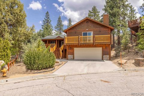 Photo of 379 Fawn Trail Place, Big Bear Lake, CA 92315 (MLS # 32601214)