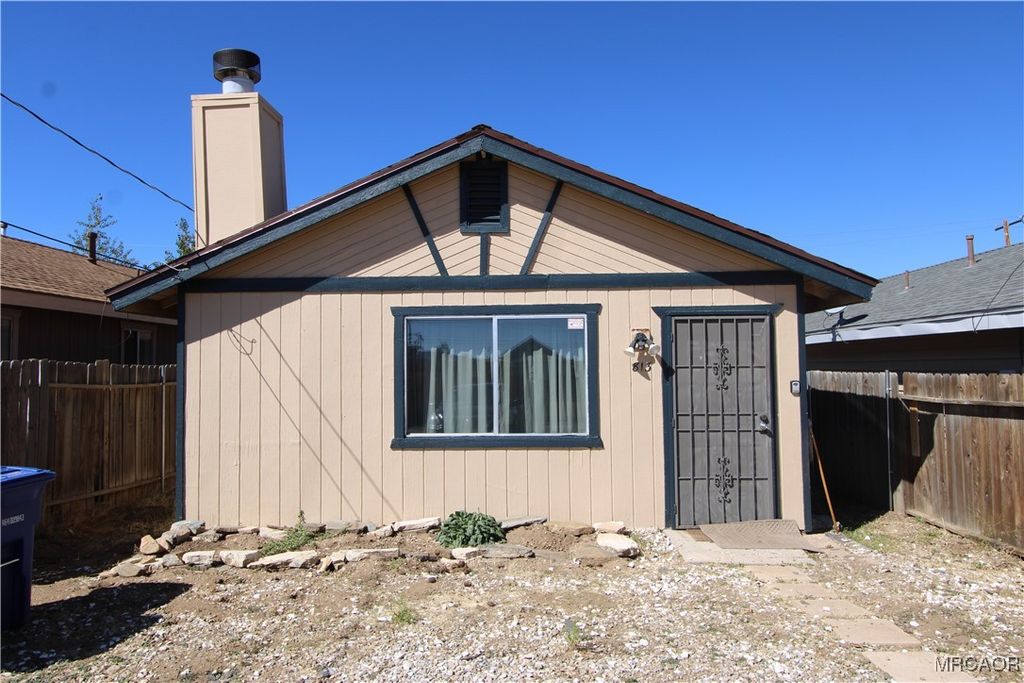 Photo of 813 Fir Ln, Big Bear City, CA 92314 (MLS # 32502436)