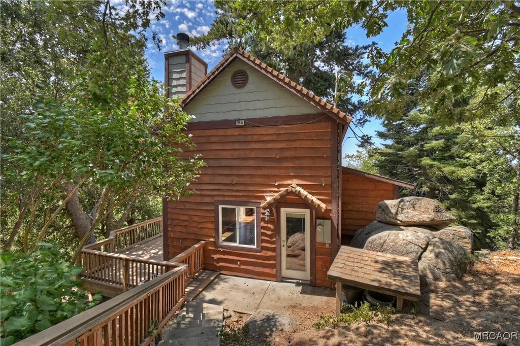 Photo of 25515 True Lane, Twin Peaks, CA 92391 (MLS # 32502218)