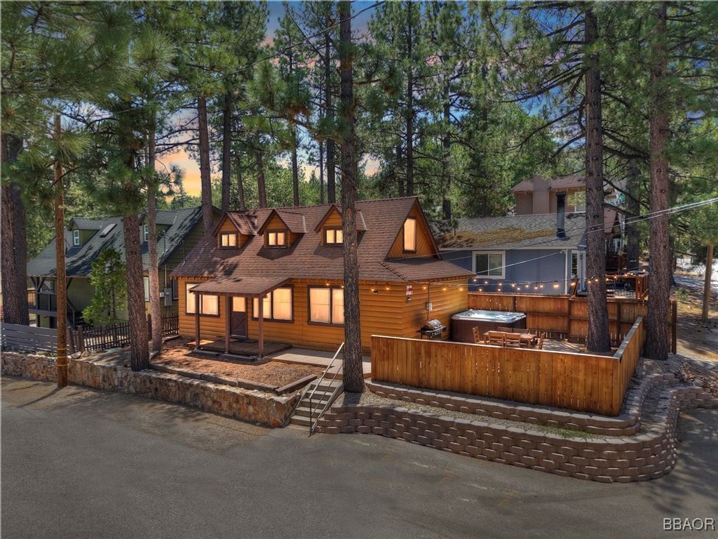 Photo of 669 Main Street, Big Bear Lake, CA 92315 (MLS # 32501577)