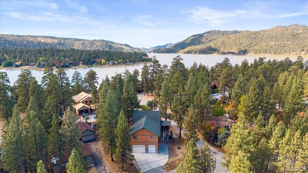 Photo of 39607 Forest Road, Big Bear Lake, CA 92315 (MLS # 32602322)