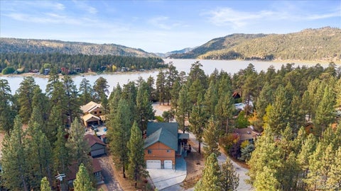 Photo of 39607 Forest Road, Big Bear Lake, CA 92315 (MLS # 32602322)