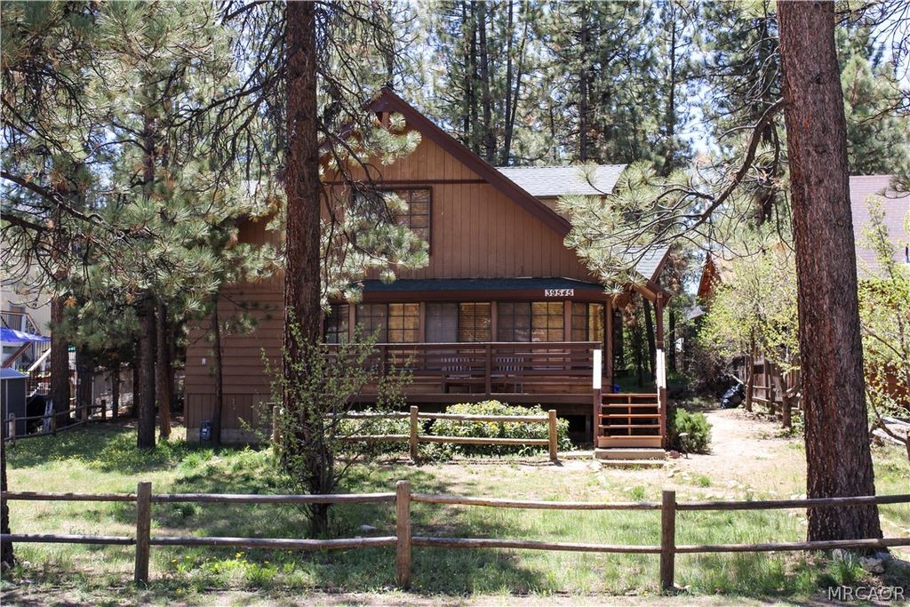 Photo of 39545 Forest Road, Big Bear Lake, CA 92315 (MLS # 32601039)