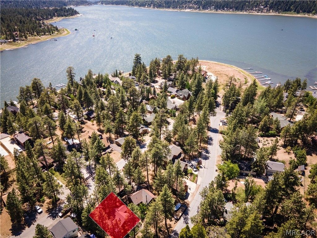 Photo of 39545 Forest Road, Big Bear Lake, CA 92315 (MLS # 32601039)