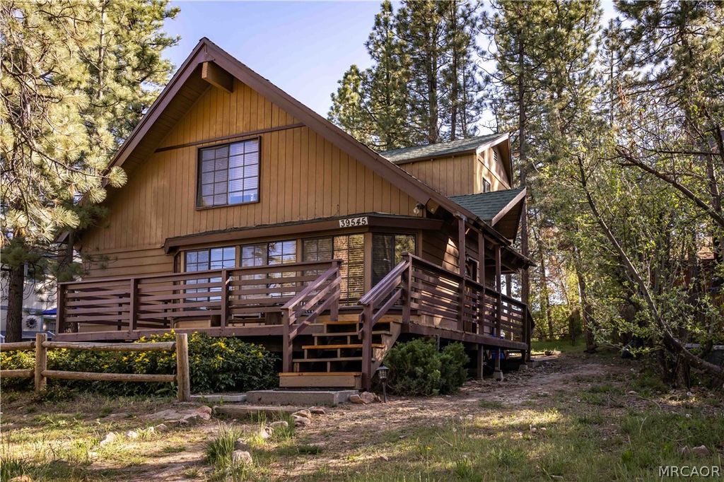 Photo of 39545 Forest Road, Big Bear Lake, CA 92315 (MLS # 32601039)