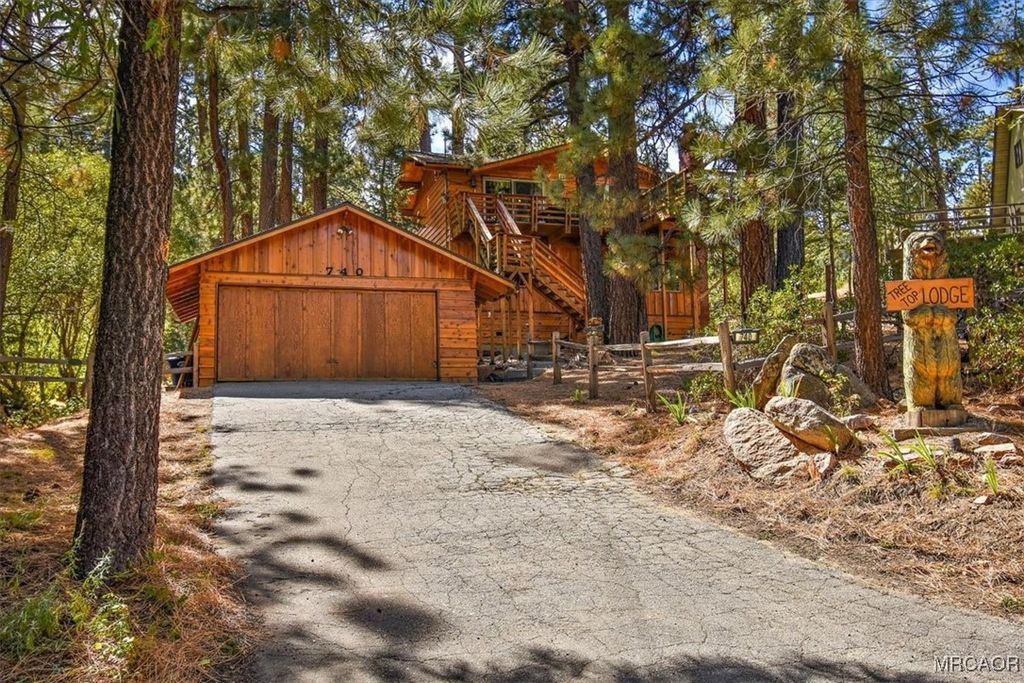 Photo of 740 Cove Drive, Big Bear Lake, CA 92315 (MLS # 32502202)
