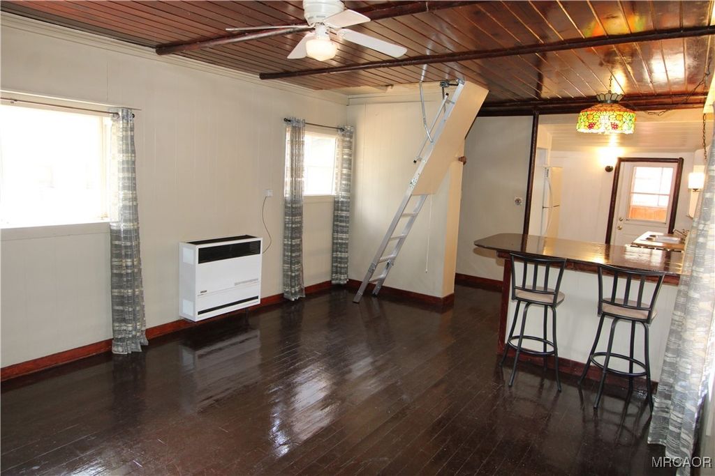 Photo of 748 Moreno Lane, Sugarloaf, CA 92386 (MLS # 32502371)