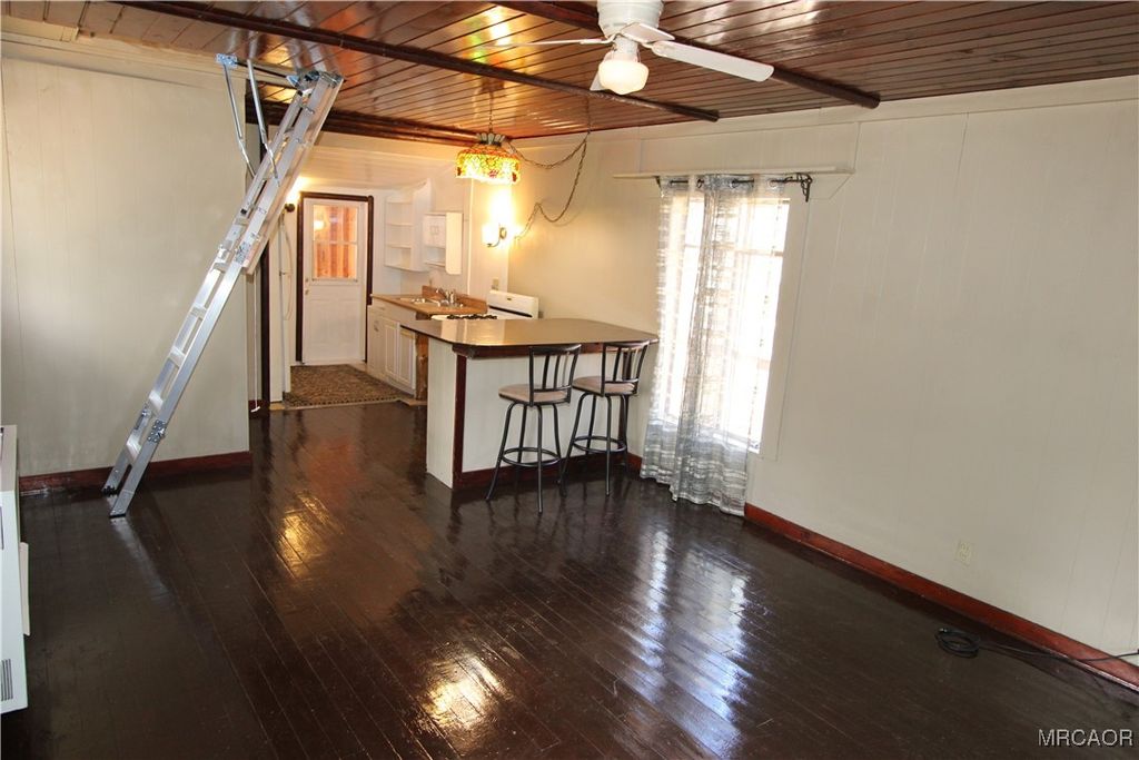 Photo of 748 Moreno Lane, Sugarloaf, CA 92386 (MLS # 32502371)