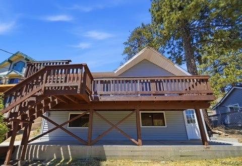 Photo of 718 Blue Jay Road, Big Bear Lake, CA 92315 (MLS # 32601626)