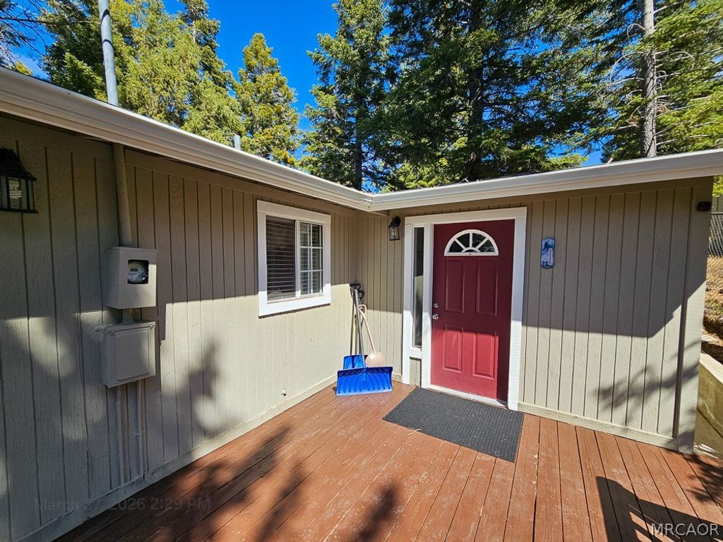 Photo of 1301 Buffalo Ct Court, Big Bear Lake, CA 92315 (MLS # 32600714)