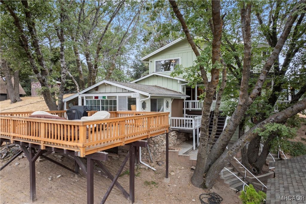 Photo of 633 Arth Drive, Crestline, CA 92325 (MLS # 32502215)