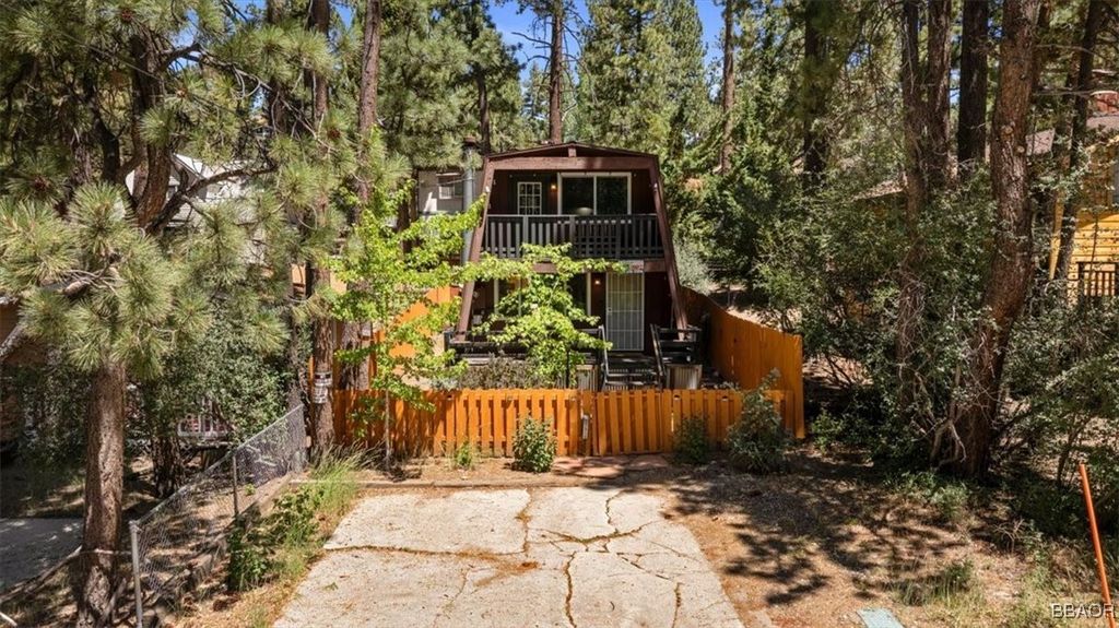 Photo of 42958 Encino Road, Big Bear Lake, CA 92315 (MLS # 32502037)