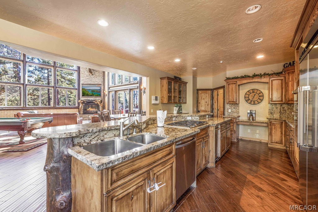 Big Bear City, California, 92314, United States, 4 Bedrooms Bedrooms, ,6 BathroomsBathrooms,Residential,Active,2022980